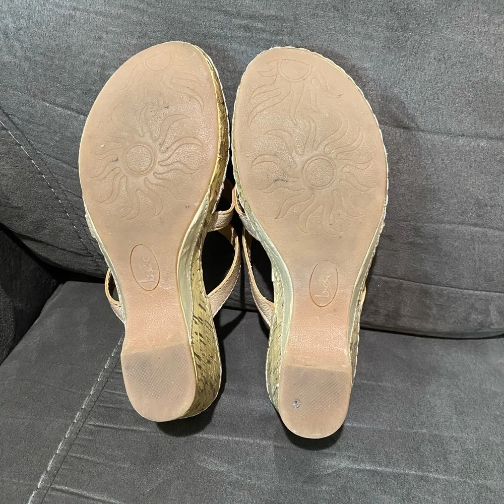 B.O.C. Born Concepts Women's Vivienne Champagne Flower Wedge Sandal Size 7